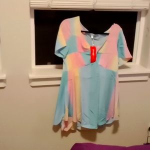 Large long shirt! Great to wear with leggings! Or stretch pants!